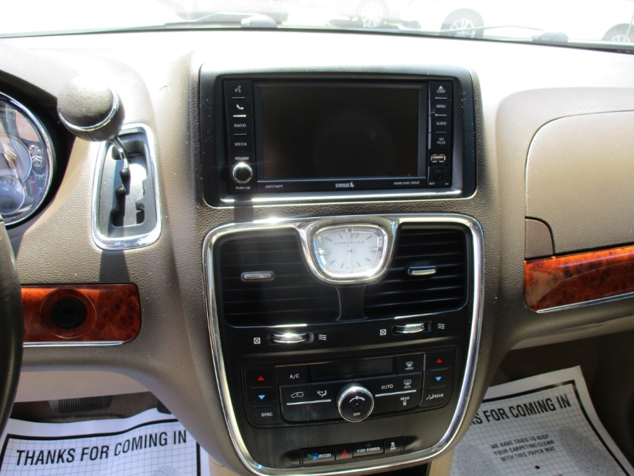 2016 Chrysler Town & Country 4dr Wgn Touring photo
