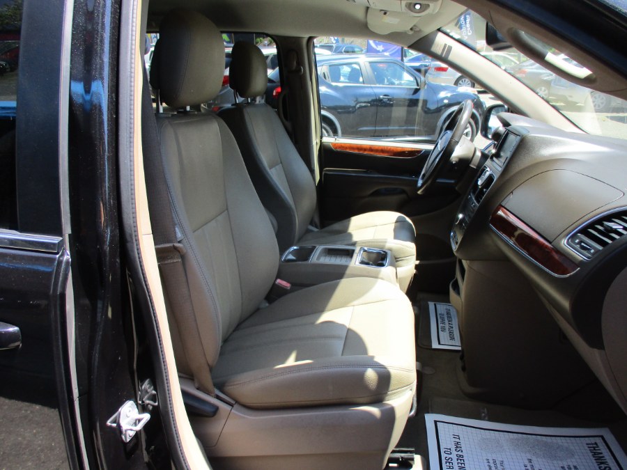 2016 Chrysler Town & Country 4dr Wgn Touring photo