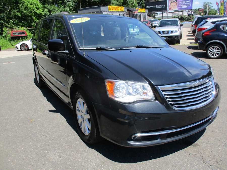 2016 Chrysler Town & Country 4dr Wgn Touring photo