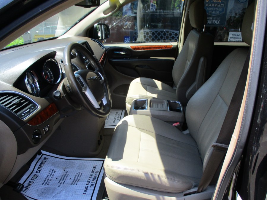 2016 Chrysler Town & Country 4dr Wgn Touring photo