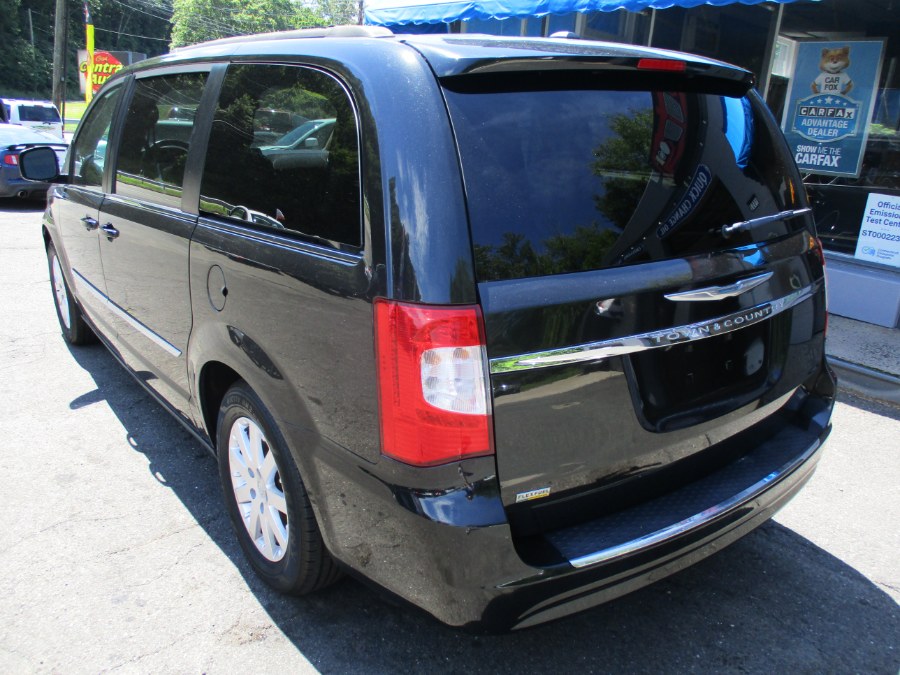2016 Chrysler Town & Country 4dr Wgn Touring photo