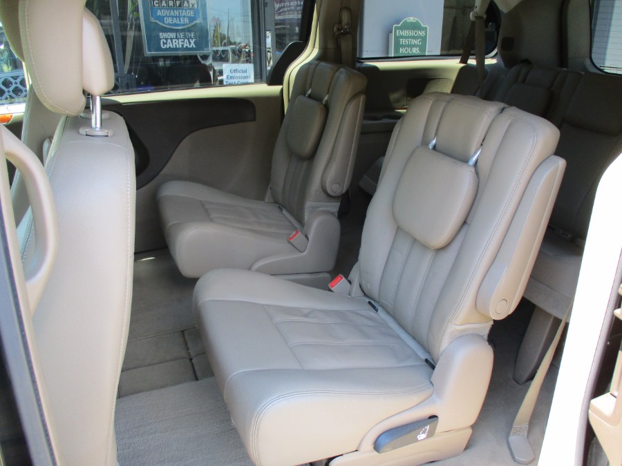 2016 Chrysler Town & Country 4dr Wgn Touring photo