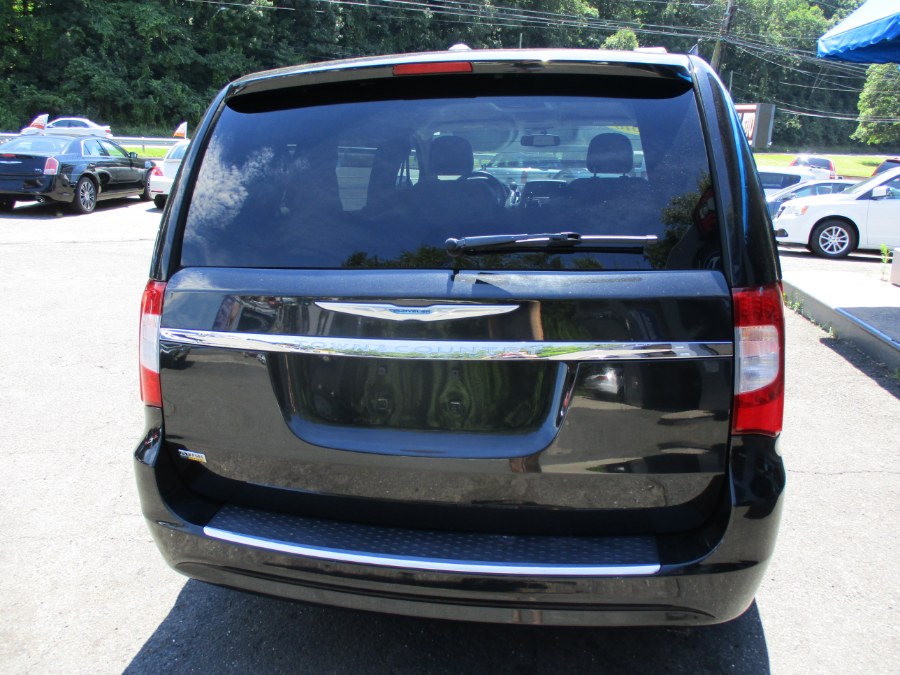 2016 Chrysler Town & Country 4dr Wgn Touring photo