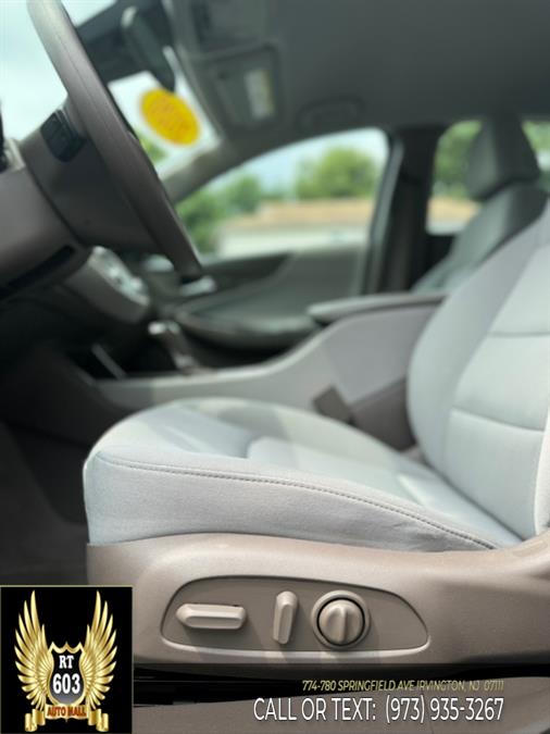 2020 Chevrolet Malibu 4dr Sdn LT photo