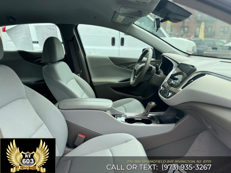2020 Chevrolet Malibu 4dr Sdn LT photo