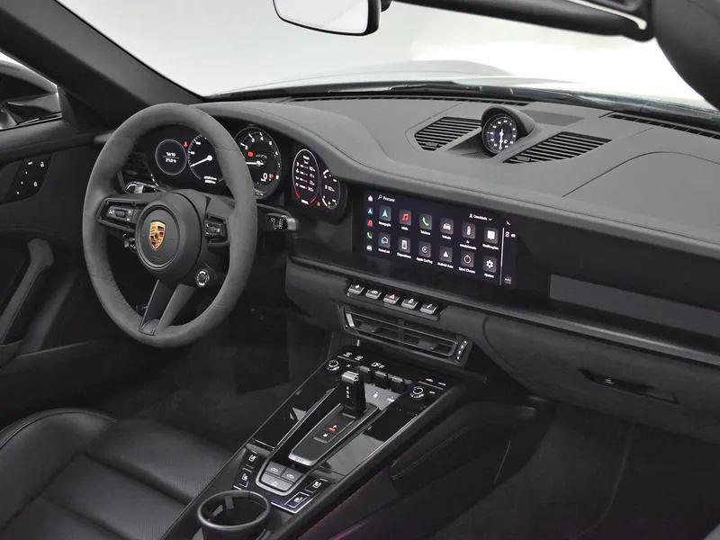 2022 Porsche 911 Carrera GTS Cabriolet photo