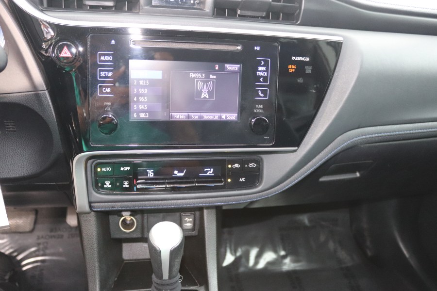 2017 Toyota Corolla SE CVT (Natl) photo