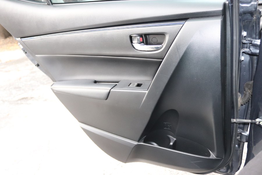 2017 Toyota Corolla SE CVT (Natl) photo