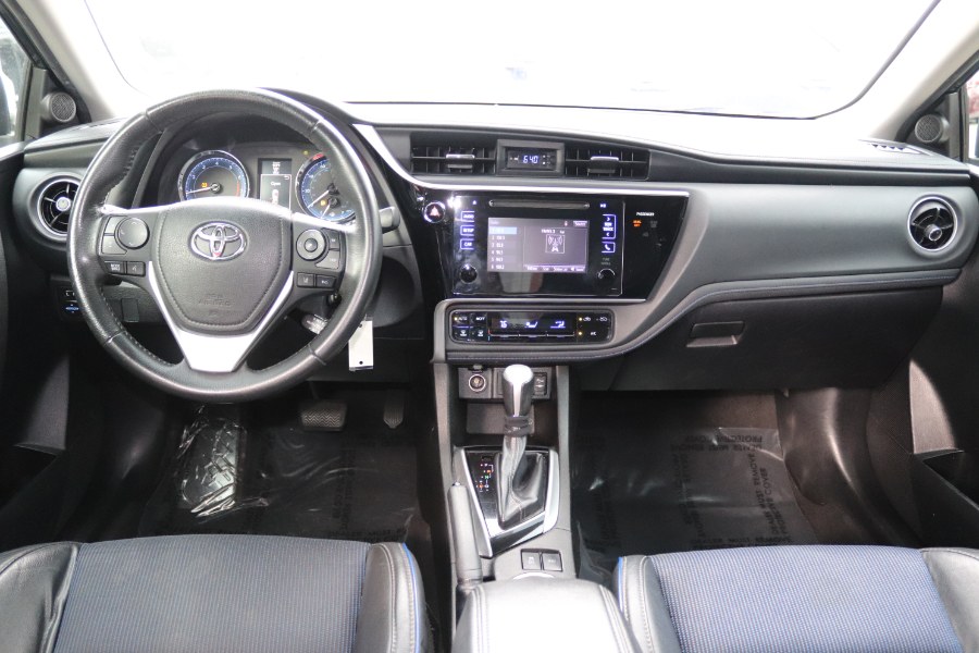 2017 Toyota Corolla SE CVT (Natl) photo