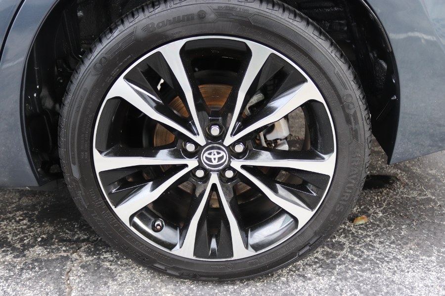 2017 Toyota Corolla SE CVT (Natl) photo