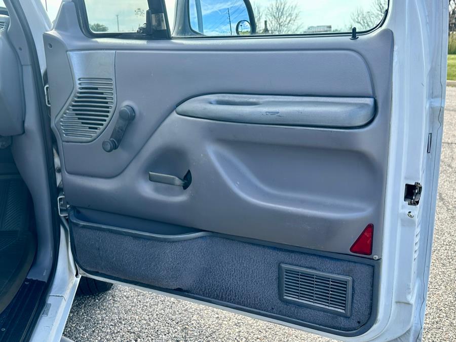 1996 Ford F-150 XLT photo