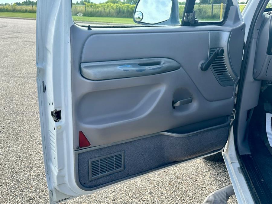 1996 Ford F-150 XLT photo