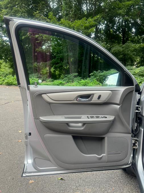 2014 Chevrolet Traverse LS photo