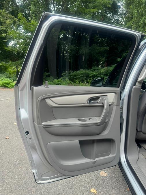 2014 Chevrolet Traverse LS photo