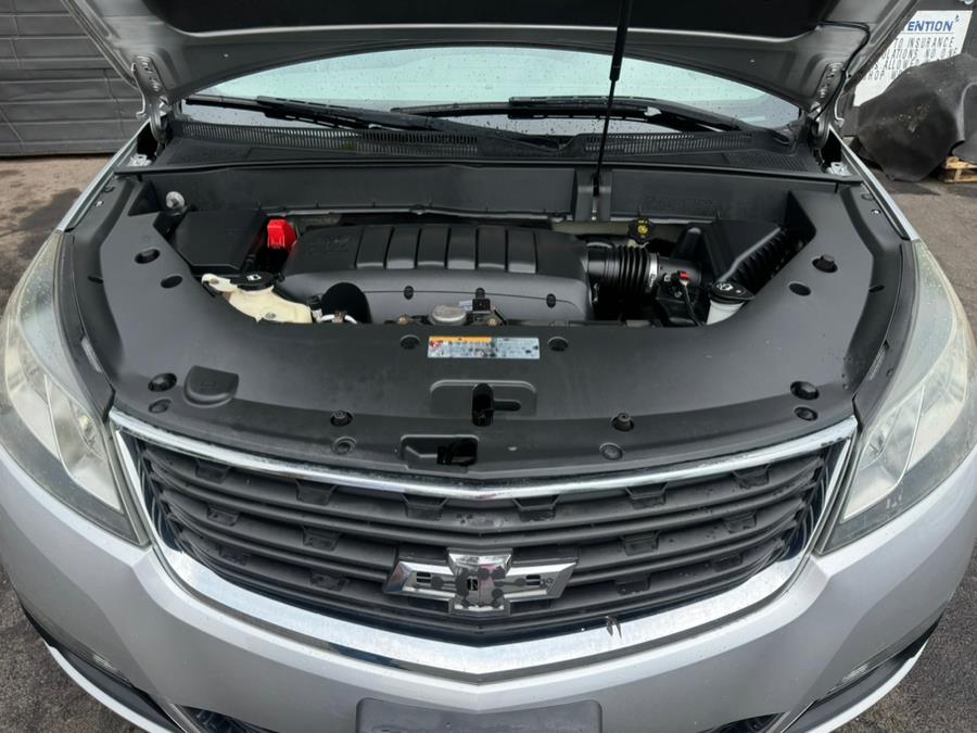 2014 Chevrolet Traverse LS photo