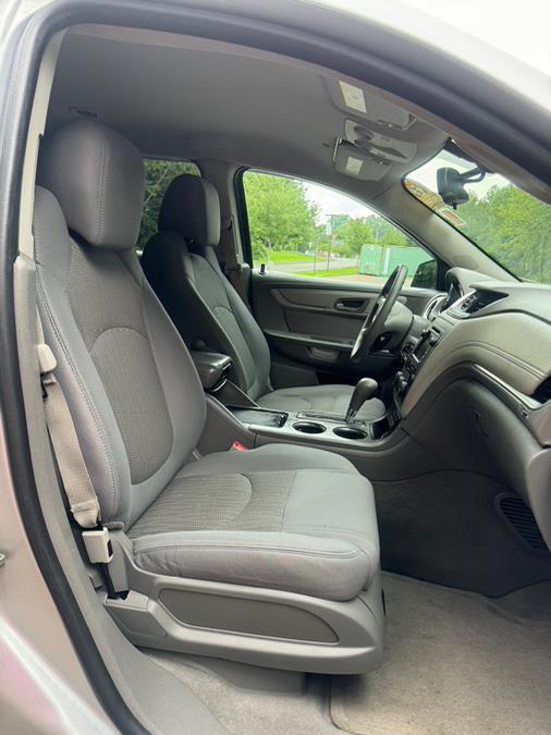 2014 Chevrolet Traverse LS photo