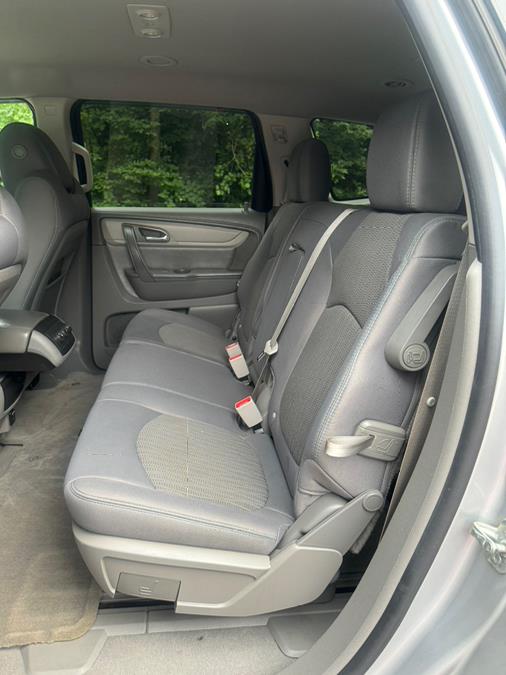 2014 Chevrolet Traverse LS photo