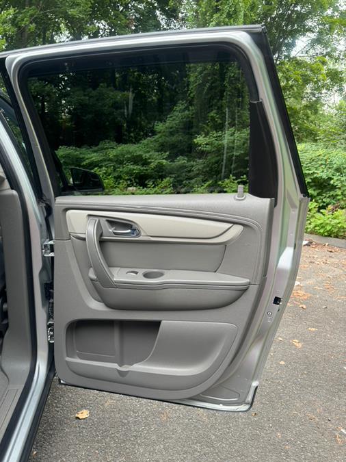 2014 Chevrolet Traverse LS photo