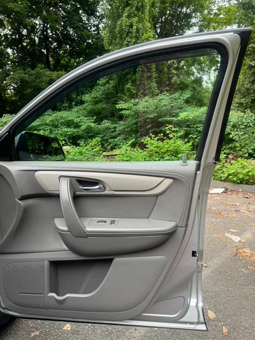2014 Chevrolet Traverse LS photo