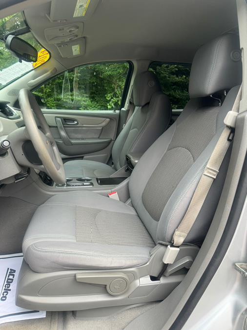 2014 Chevrolet Traverse LS photo