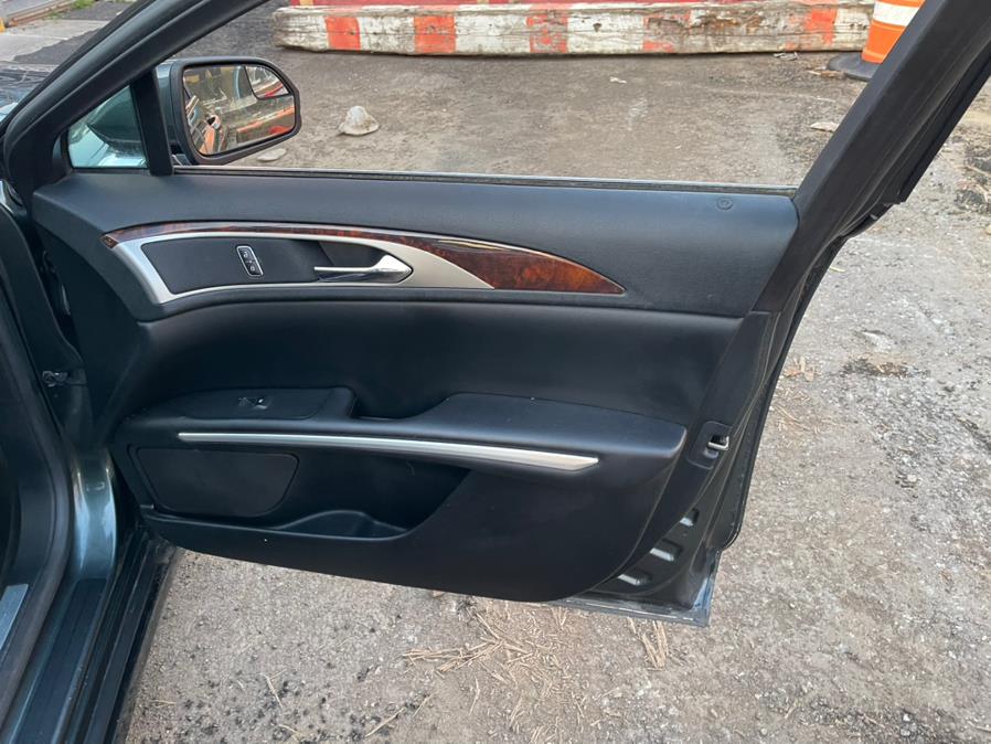2016 Lincoln MKZ 4dr Sdn FWD photo