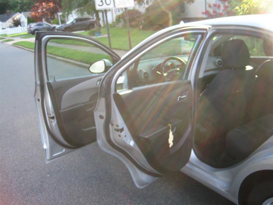 2016 Chevrolet Sonic LT Auto 4dr Sedan photo