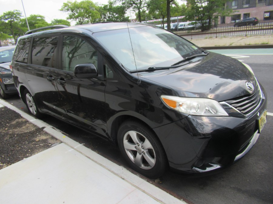 2014 Toyota Sienna LE 7-Passenger Auto Access Sea photo