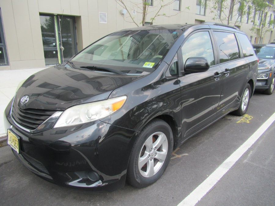 2014 Toyota Sienna LE 7-Passenger Auto Access Sea photo