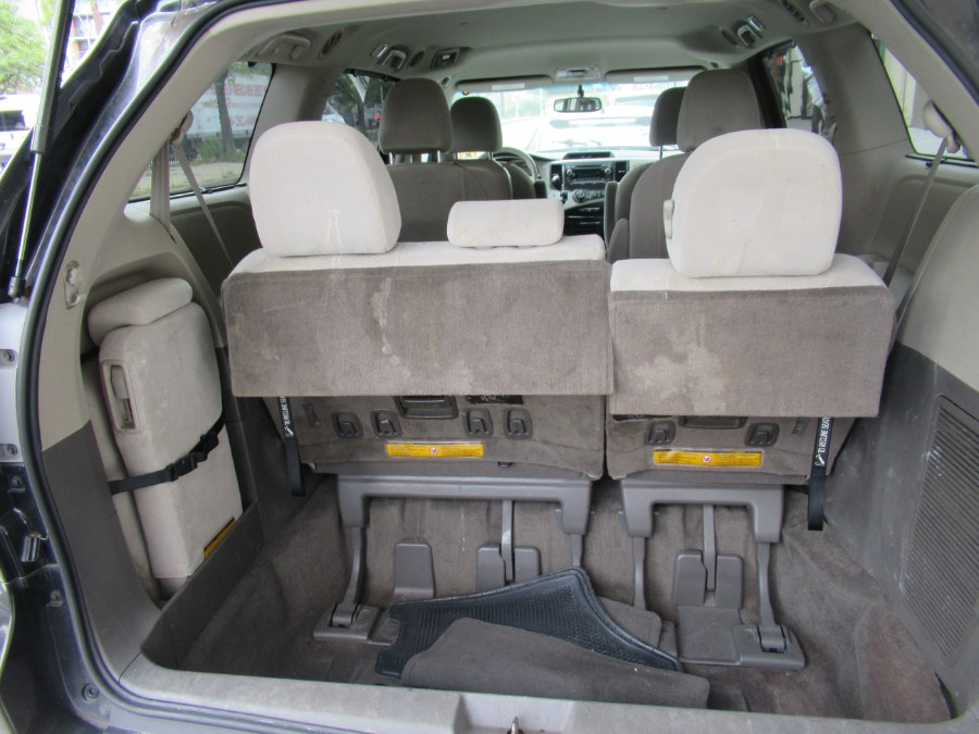 2014 Toyota Sienna LE 7-Passenger Auto Access Sea photo