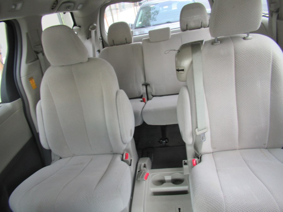 2014 Toyota Sienna LE 7-Passenger Auto Access Sea photo