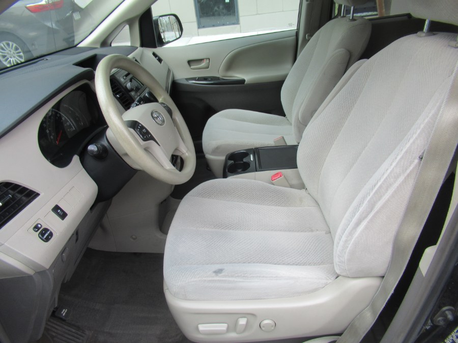 2014 Toyota Sienna LE 7-Passenger Auto Access Sea photo
