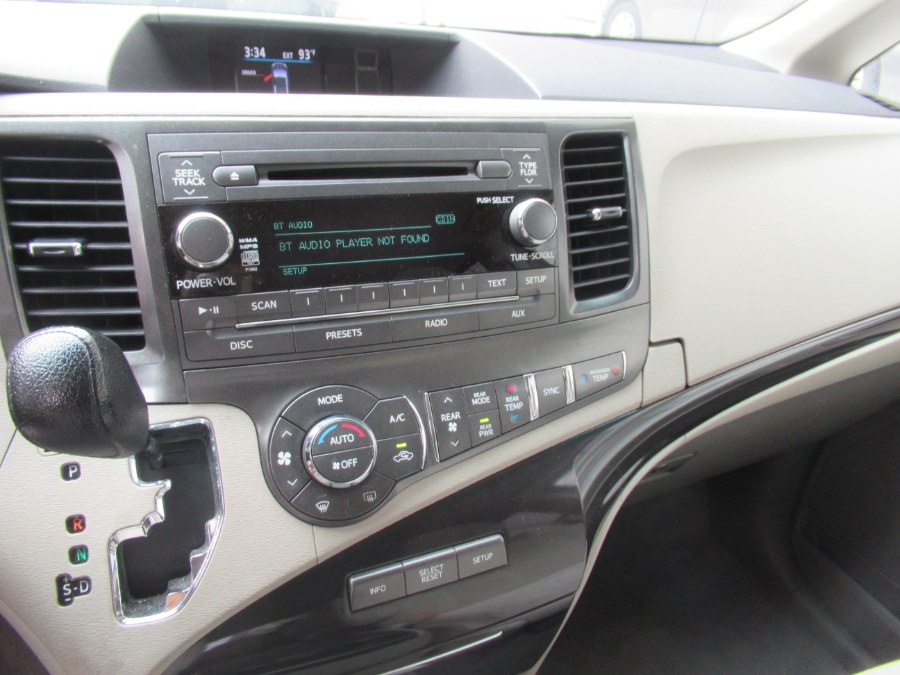 2014 Toyota Sienna LE 7-Passenger Auto Access Sea photo