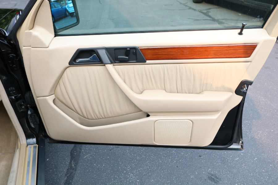 1995 Mercedes-Benz E-Class E320 photo