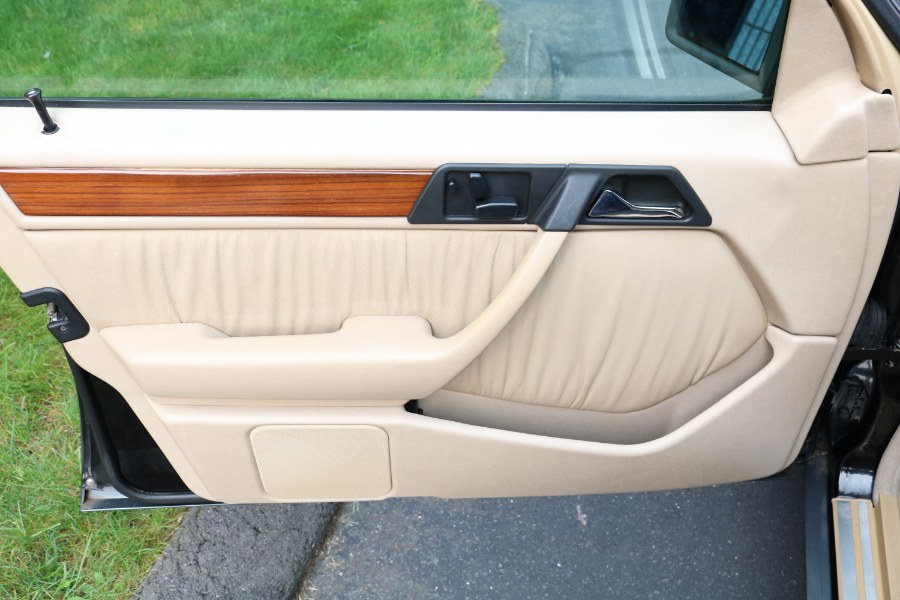 1995 Mercedes-Benz E-Class E320 photo