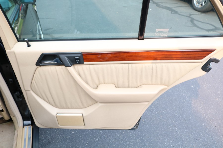 1995 Mercedes-Benz E-Class E320 photo