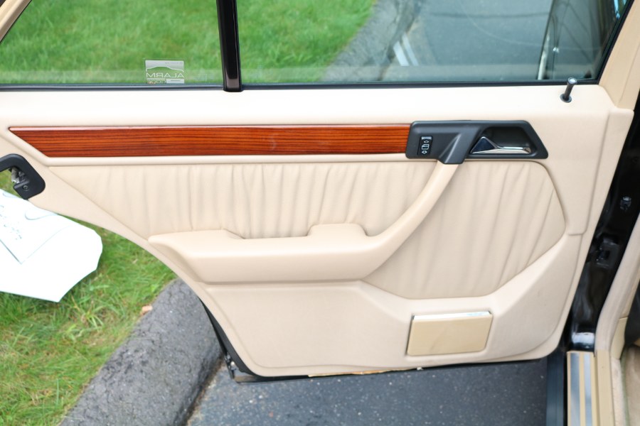 1995 Mercedes-Benz E-Class E320 photo
