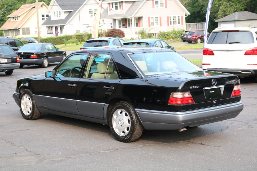 1995 Mercedes-Benz E-Class E320 photo