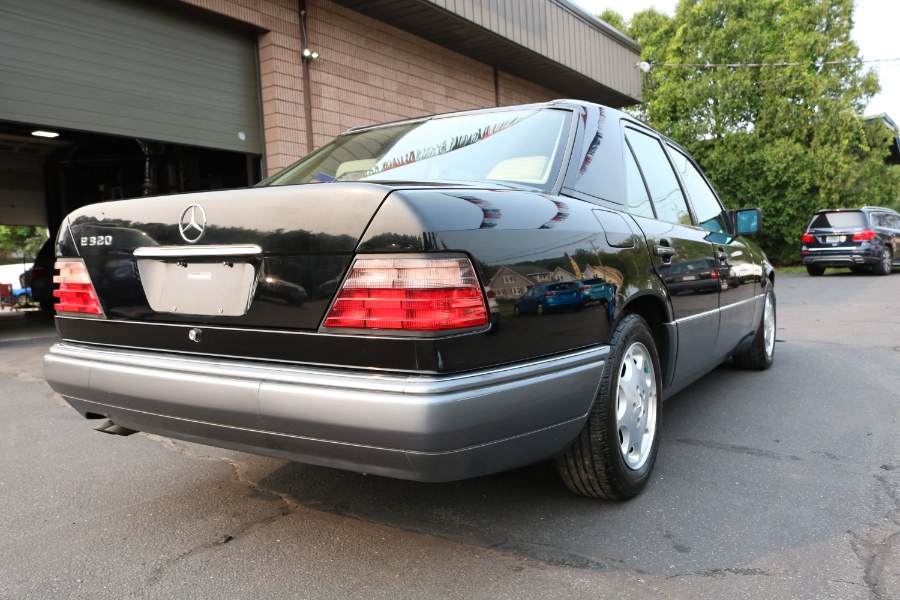1995 Mercedes-Benz E-Class E320 photo