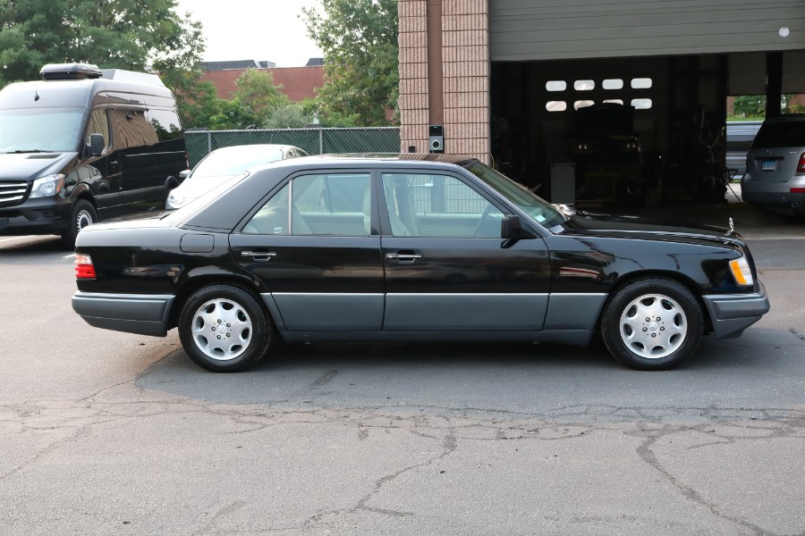 1995 Mercedes-Benz E-Class E320 photo