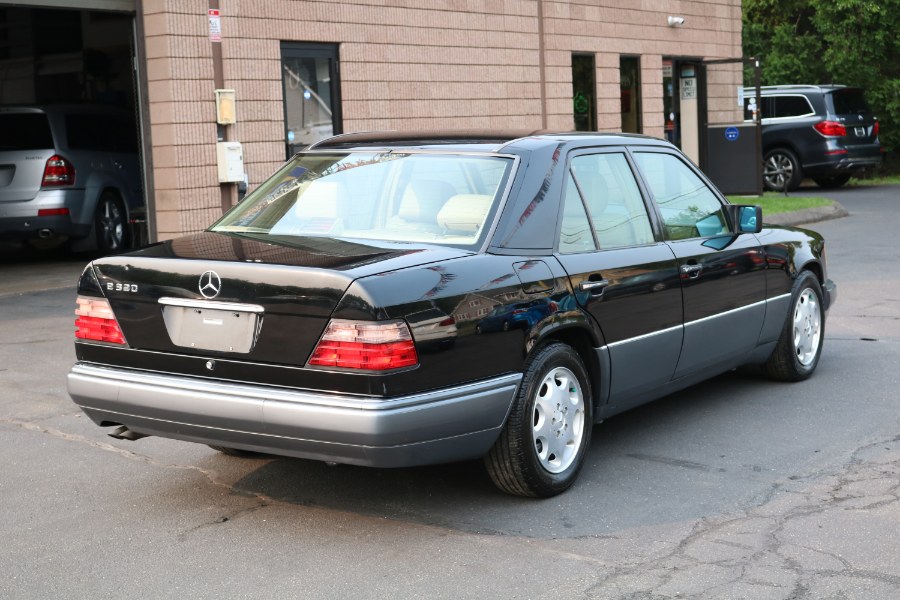 1995 Mercedes-Benz E-Class E320 photo