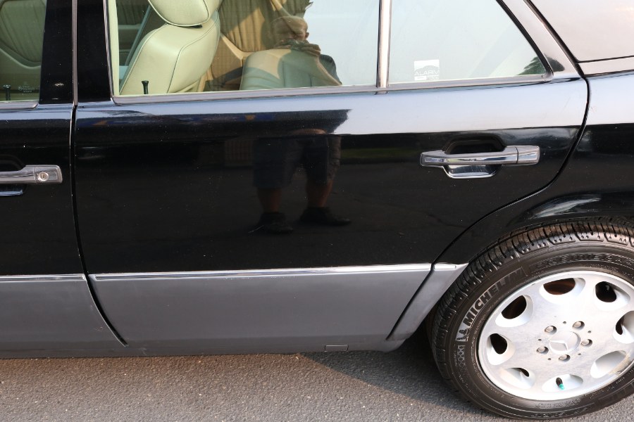 1995 Mercedes-Benz E-Class E320 photo