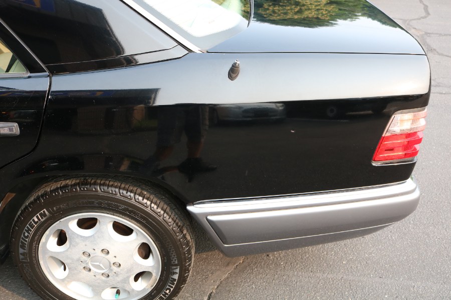 1995 Mercedes-Benz E-Class E320 photo