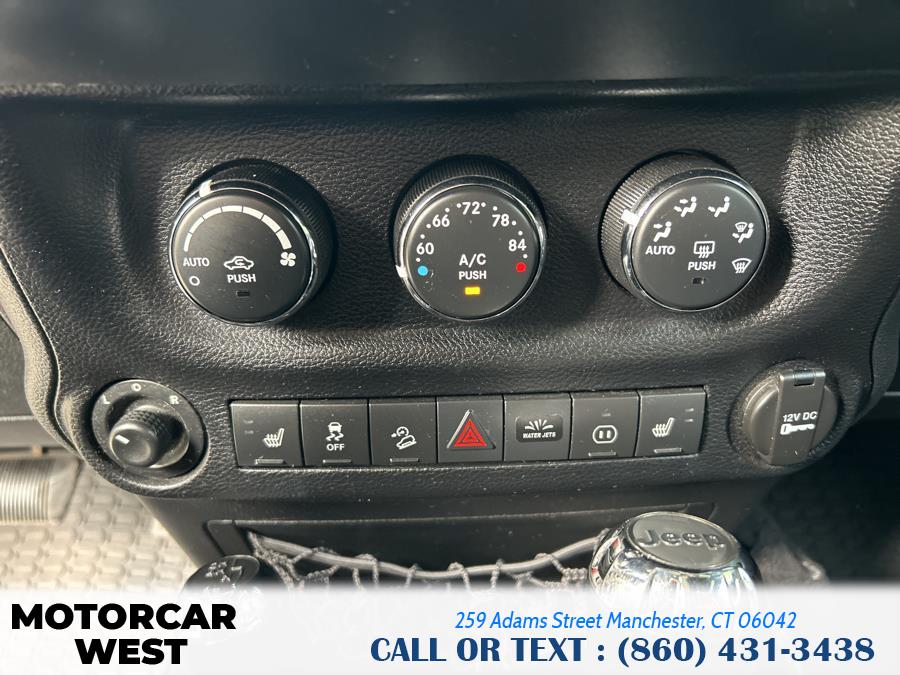 2012 Jeep Wrangler Unlimited Sahara photo