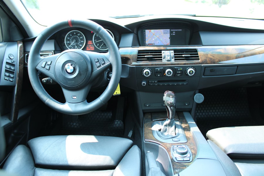 2004 BMW 5-Series 545i photo