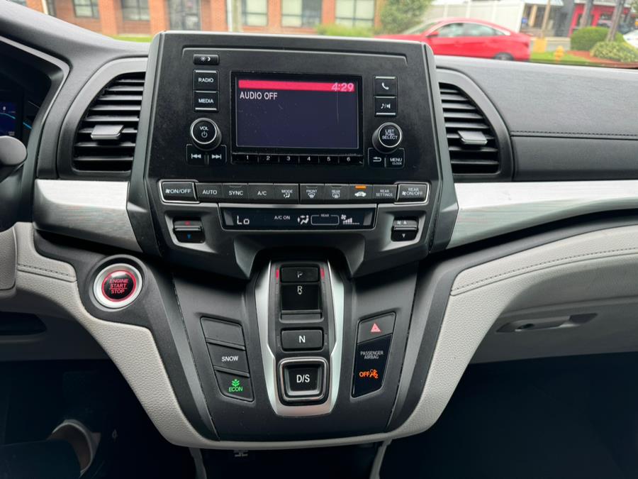 2018 Honda Odyssey LX Auto photo