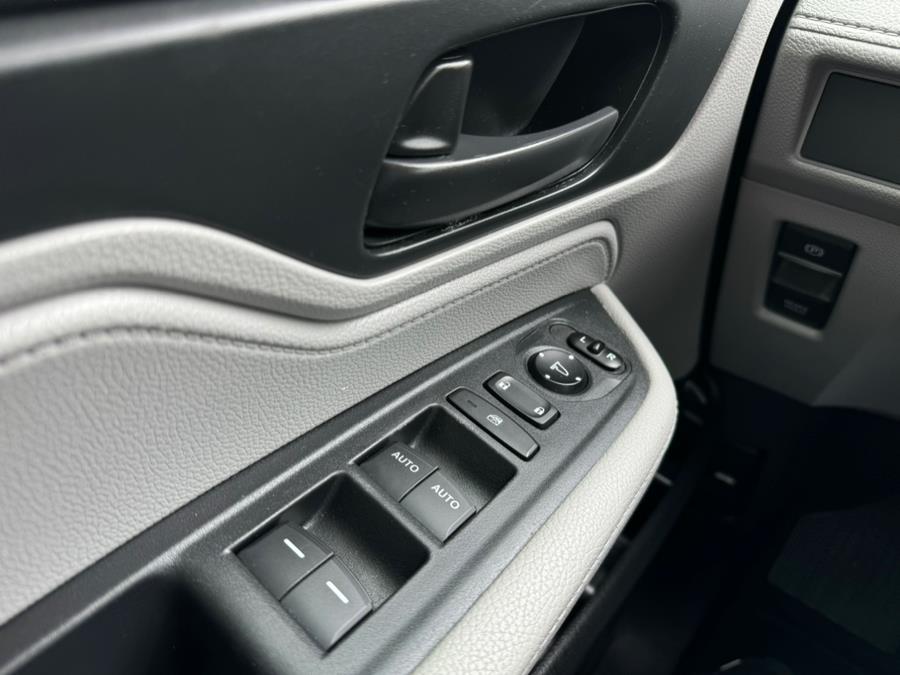 2018 Honda Odyssey LX Auto photo