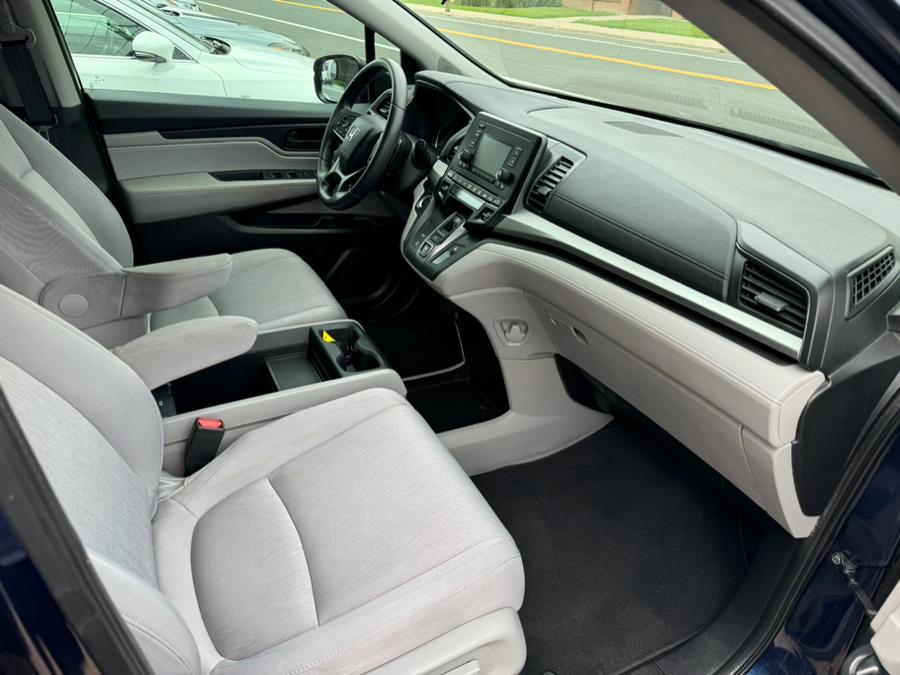 2018 Honda Odyssey LX Auto photo
