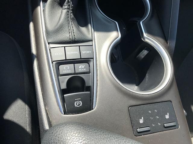 2022 Toyota Camry Hybrid LE CVT (Natl) photo