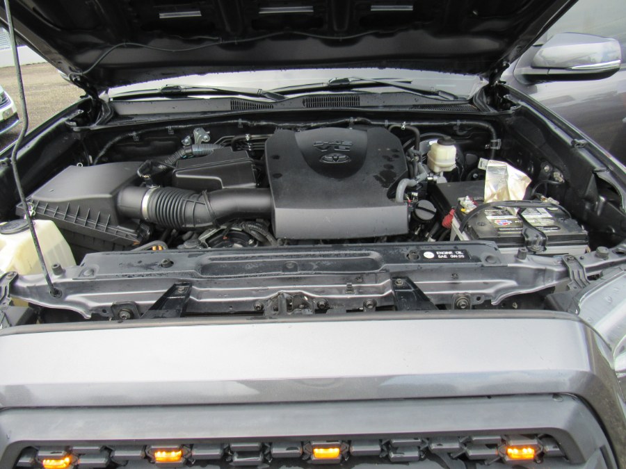 2017 Toyota Tacoma SR5 Double Cab 5'' Bed V6 4x4  photo
