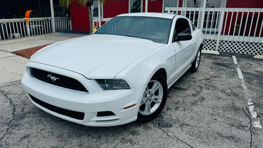 2014 Ford Mustang V6 photo
